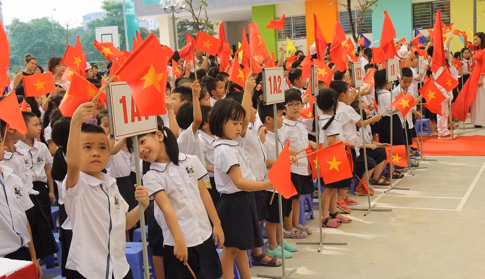 Sáng nay (5/9), gần 23 triệu học sinh, sinh viên trên cả nước sẽ dự lễ khai giảng năm học mới 2018-2019.(Ảnh minh họa: Thùy Linh) Sáng nay (5/9), gần 23 triệu học sinh, sinh viên trên cả nước sẽ dự lễ khai giảng năm học mới 2018-2019.(Ảnh minh họa: Thùy Linh)