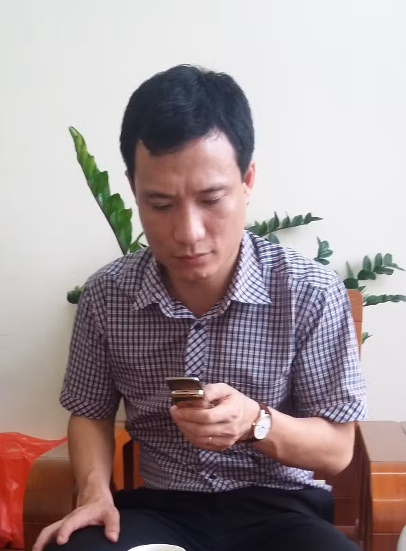 Ông Phùng Chí Tâm, Chủ tịch UBND phường Mộ Lao tại buổi làm việc với phóng viên. Ảnh Bảo Nam.