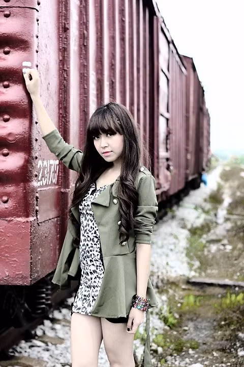 Kim Oanh chia sẻ: "Lúc đầu nhận lời quay clip, mình chỉ muốn góp một phần nhỏ bé và hy vọng sẽ giúp mọi người sẽ hiểu thêm và yêu quý con người, mảnh đất xứ Thanh chứ không lớn lao đến mức thay đổi suy nghĩ đã trở thành định kiến lâu nay". Kim Oanh chia sẻ: "Lúc đầu nhận lời quay clip, mình chỉ muốn góp một phần nhỏ bé và hy vọng sẽ giúp mọi người sẽ hiểu thêm và yêu quý con người, mảnh đất xứ Thanh chứ không lớn lao đến mức thay đổi suy nghĩ đã trở thành định kiến lâu nay".