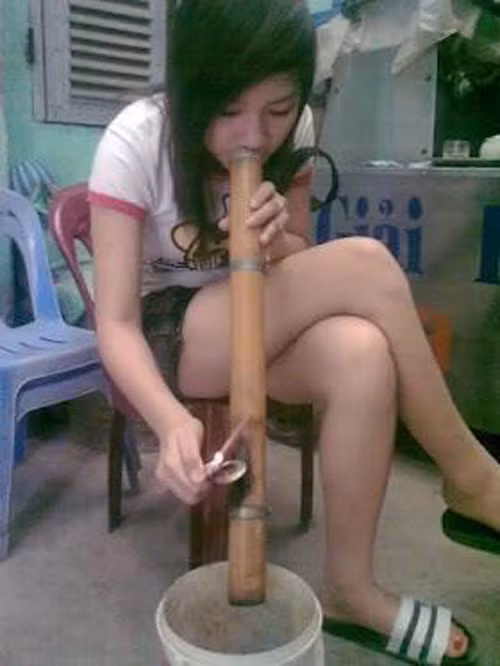 "Một phong cách trẻ, một phong cách xì khói" "Một phong cách trẻ, một phong cách xì khói"