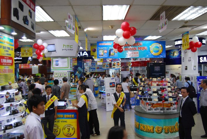 Bên cạnh gian hàng điện máy, Nguyễn Kim sẽ kinh doanh sản phẩm hàng tiêu dùng. Bên cạnh gian hàng điện máy, Nguyễn Kim sẽ kinh doanh sản phẩm hàng tiêu dùng.