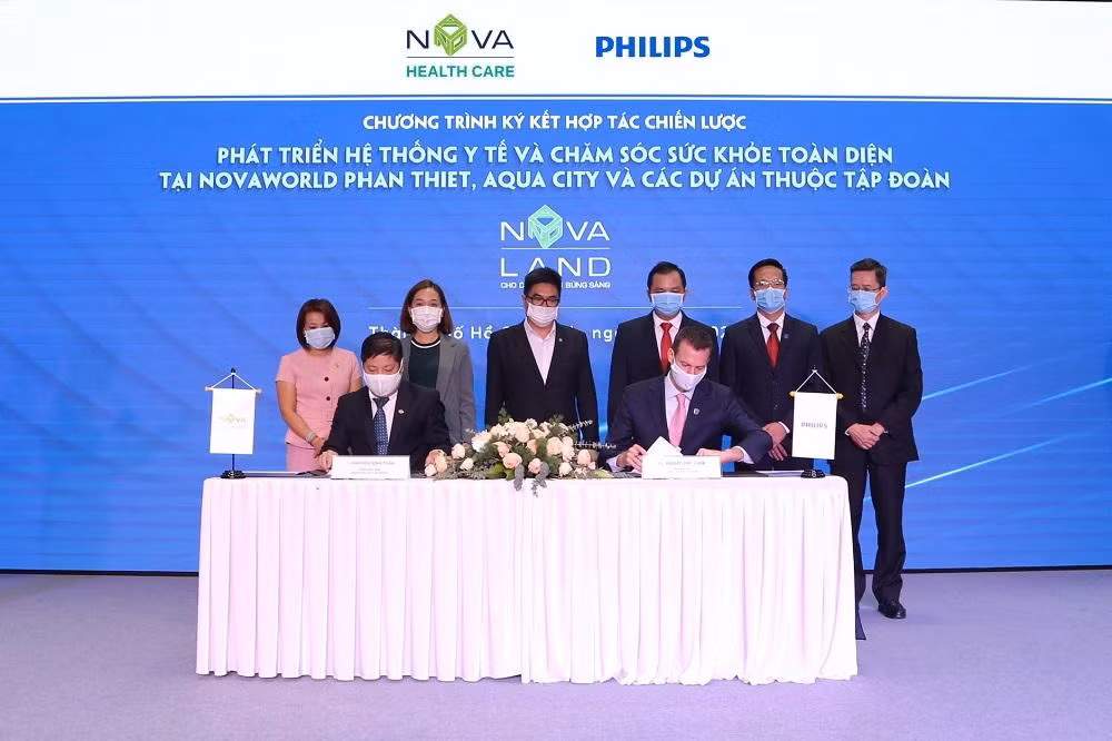 Đại diện Nova Healthcare và Philips trong sự kiện ký kết hợp tác chiến lược Đại diện Nova Healthcare và Philips trong sự kiện ký kết hợp tác chiến lược