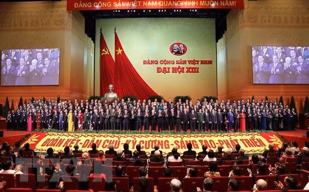 Ban Chấp hành Trung ương Đảng khóa XIII ra mắt Đại hội. (Ảnh: TTXVN) Ban Chấp hành Trung ương Đảng khóa XIII ra mắt Đại hội. (Ảnh: TTXVN)