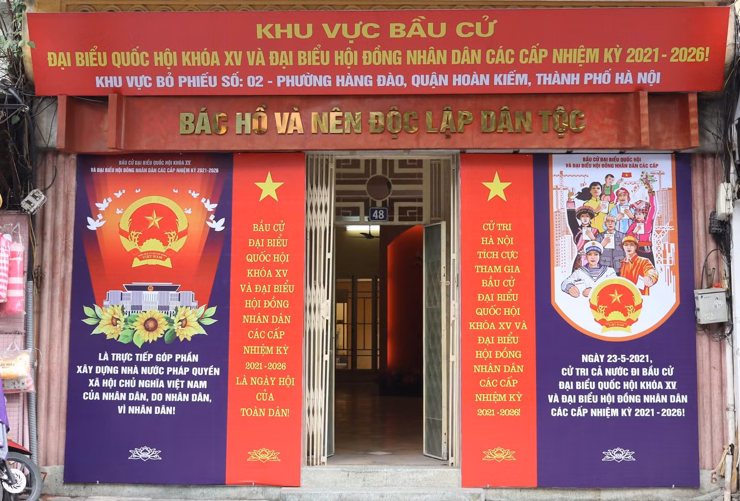 Điểm bỏ phiếu tại Di tích lịch sử 48 Hàng Ngang-Hà Nội, nơi Chủ tịch Hồ Chí Minh đã viết bản “Tuyên ngôn độc lập”, khai sinh ra nước Việt Nam Dân chủ Cộng hoà. Ảnh: VGP Điểm bỏ phiếu tại Di tích lịch sử 48 Hàng Ngang-Hà Nội, nơi Chủ tịch Hồ Chí Minh đã viết bản “Tuyên ngôn độc lập”, khai sinh ra nước Việt Nam Dân chủ Cộng hoà. Ảnh: VGP