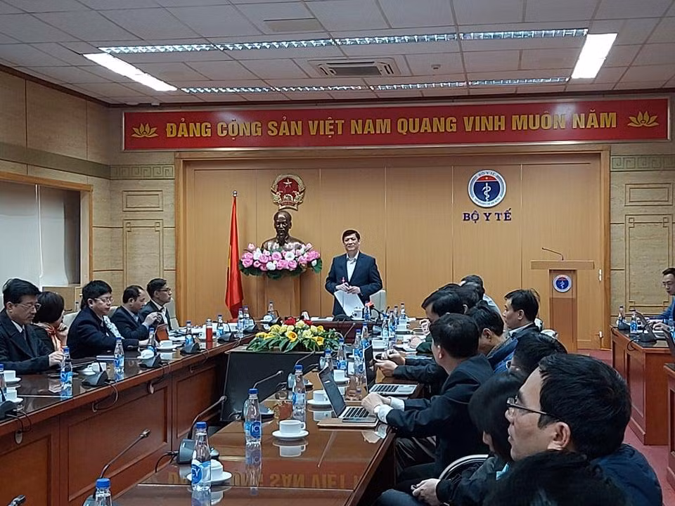 Bộ trưởng Y tế đề nghị tất cả địa phương tập trung cao độ, bóc gỡ, triệt phá đường dây, nhà xe và xử lý nghiêm nhà xe nhận chở khách vượt biên. (Ảnh: Nhandan.com.vn) Bộ trưởng Y tế đề nghị tất cả địa phương tập trung cao độ, bóc gỡ, triệt phá đường dây, nhà xe và xử lý nghiêm nhà xe nhận chở khách vượt biên. (Ảnh: Nhandan.com.vn)
