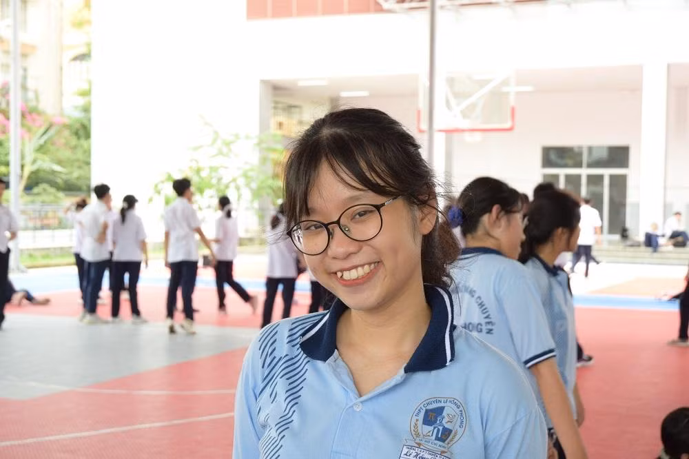 Cẩm Nhiên trong một tiết thể dục tại Trường Trung học phổ thông chuyên Lê Hồng Phong. Ảnh: Nhân vật cung cấp.