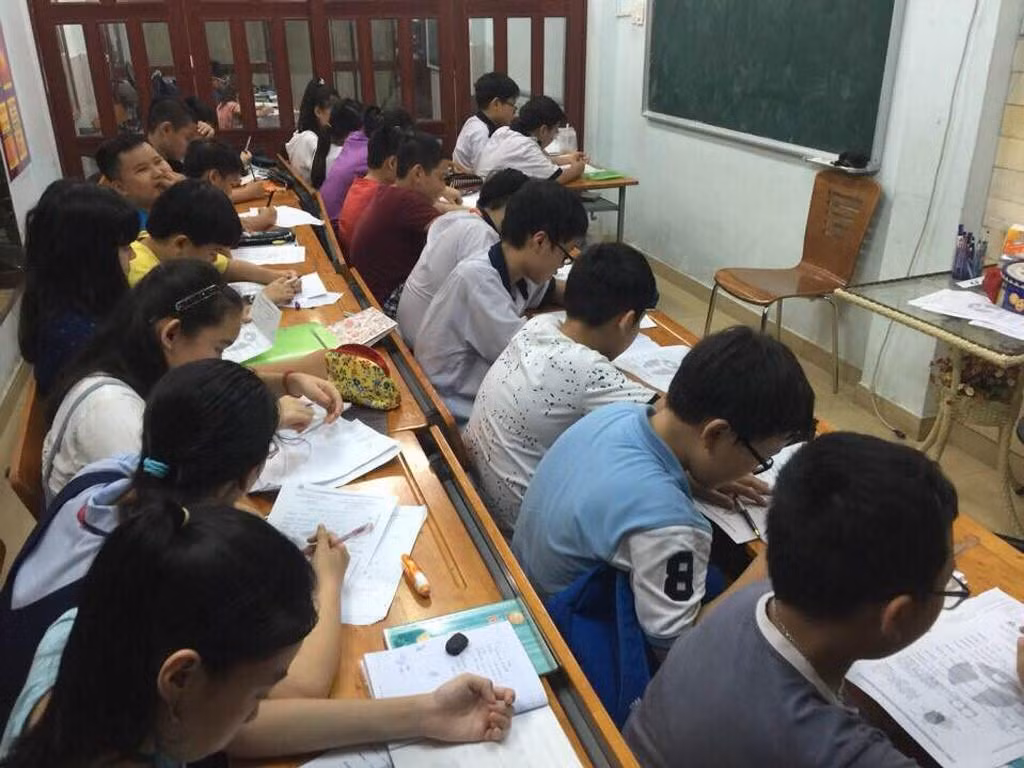 Đôi khi, buộc phải dạy thêm là một lựa chọn khó khăn của giáo viên. (Ảnh minh họa: Giaoducthoidai.vn) Đôi khi, buộc phải dạy thêm là một lựa chọn khó khăn của giáo viên. (Ảnh minh họa: Giaoducthoidai.vn)