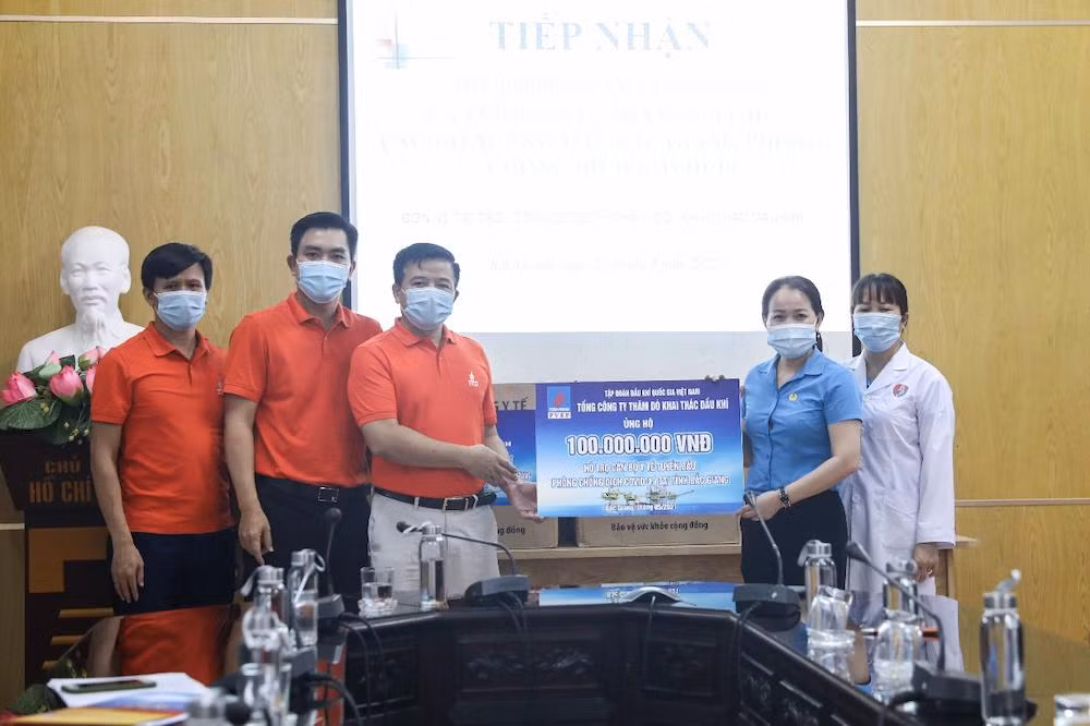 PVEP hỗ trợ tỉnh Bắc Giang chống dịch. PVEP hỗ trợ tỉnh Bắc Giang chống dịch.