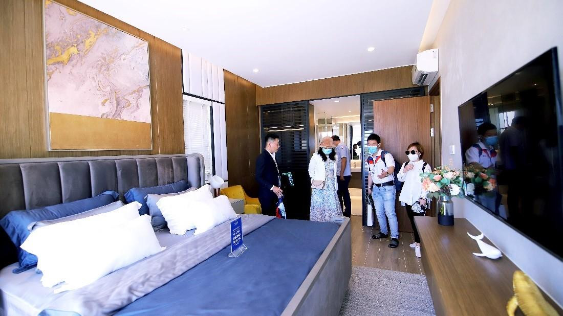 Biệt thự biển là một trong những sản phẩm second home nổi bật được nhiều nhà đầu tư ưa chuộng. Ảnh: Biệt thự mẫu Florida tại dự án NovaWorld Phan Thiet Biệt thự biển là một trong những sản phẩm second home nổi bật được nhiều nhà đầu tư ưa chuộng. Ảnh: Biệt thự mẫu Florida tại dự án NovaWorld Phan Thiet