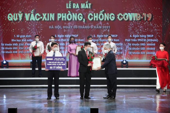 Techcombank đã ủng hộ 60 tỷ đồng cho Quỹ vaccine phòng chống Covid-19 Techcombank đã ủng hộ 60 tỷ đồng cho Quỹ vaccine phòng chống Covid-19