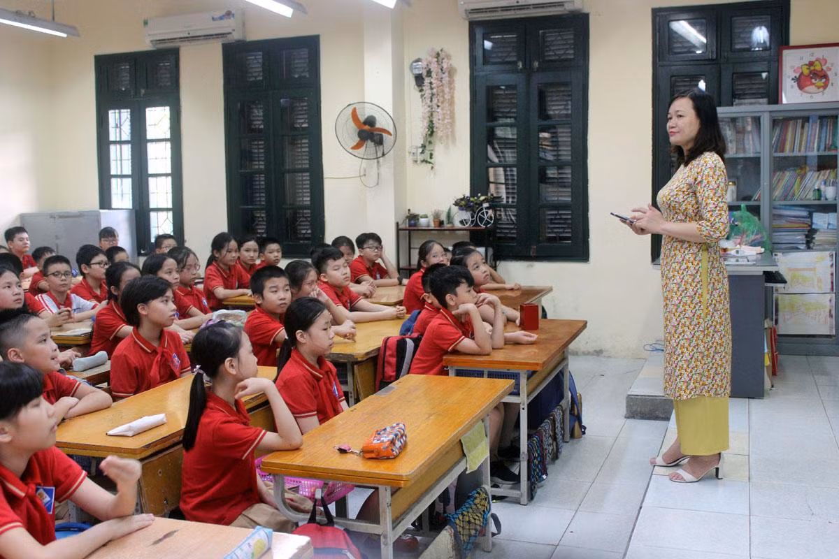 Giáo viên tiểu học hạng II (cũ) chuyển sang hạng II (mới) được xếp lương như thế nào. (Ảnh minh họa: VOV) Giáo viên tiểu học hạng II (cũ) chuyển sang hạng II (mới) được xếp lương như thế nào. (Ảnh minh họa: VOV)