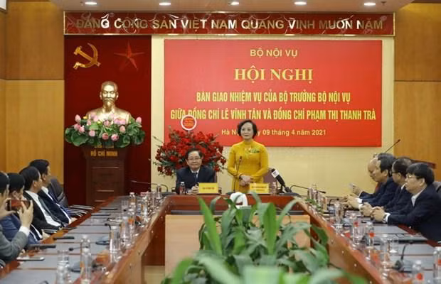 Bà Phạm Thị Thanh Trà, Ủy viên Trung ương Đảng, Bộ trưởng Bộ Nội vụ phát biểu tại buổi bàn giao nhiệm vụ. (Ảnh: Văn Điệp/TTXVN)