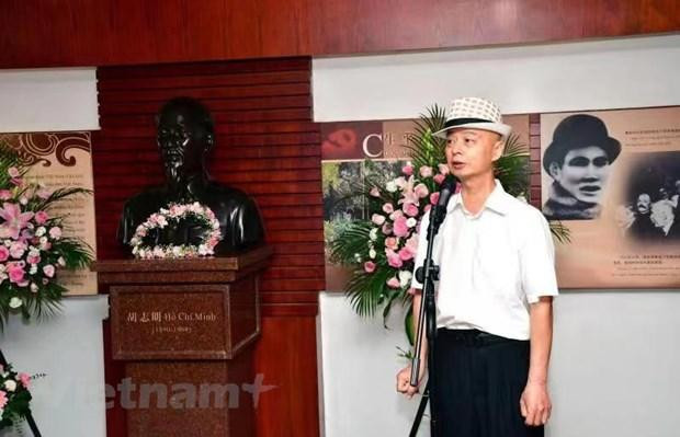 Ông Ôn Kỳ Châu, nguyên Chủ nhiệm Phòng quản lý Nhà ở của Hồ Chủ tịch, kể về những lần Người tới Liễu Châu để hoạt động cách mạng. (Ảnh: Tổng Lãnh sự quán Việt Nam tại Nam Ninh cung cấp)