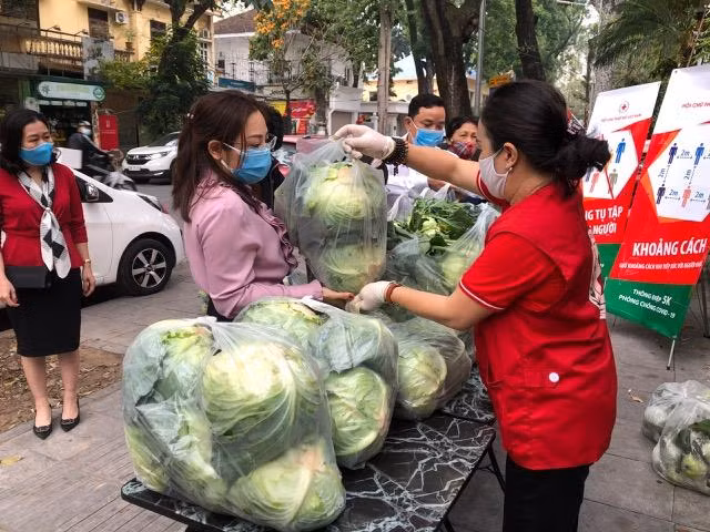 Nông sản Hải Dương được “giải cứu” tại Hà Nội. Ảnh: VGP/Nhật Nam