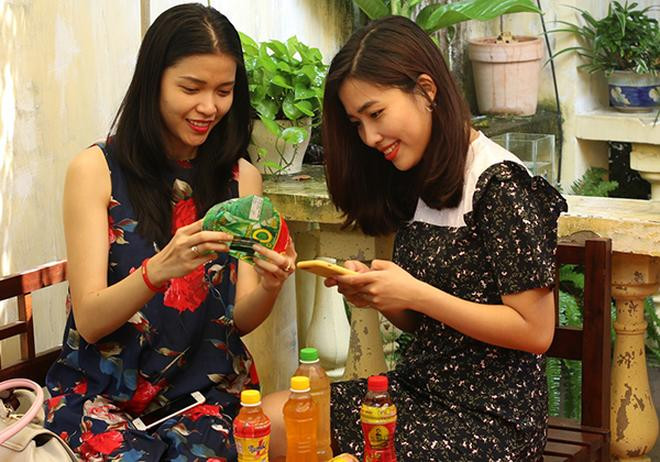 Các bạn trẻ nhắn tin về tổng đài 6020 để tham gia chương trình.