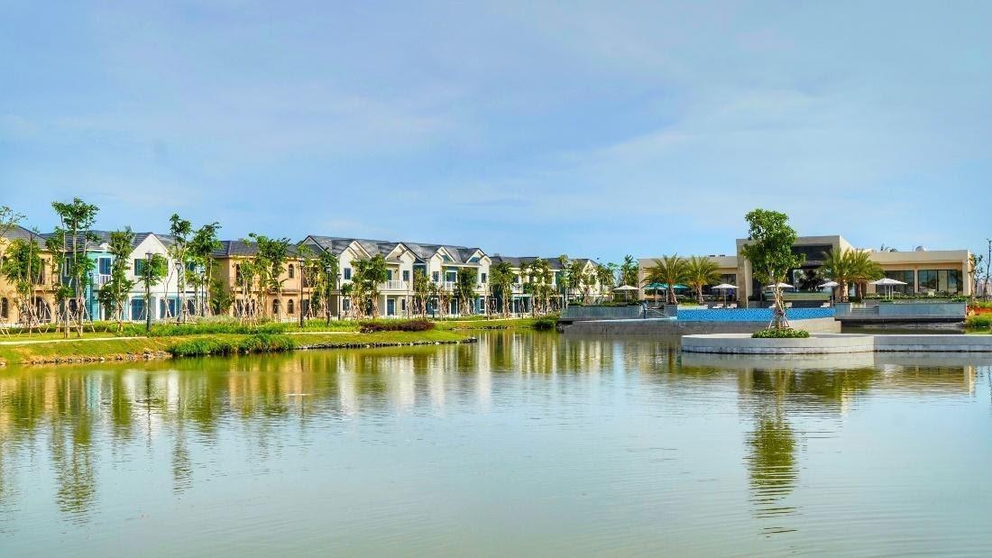 NovaWorld Phan Thiet đang đẩy nhanh tiến độ thi công với mục tiêu hoàn thành năm 2023, cùng lúc với loạt hạ tầng trọng điểm. Ảnh thực tế dự án tháng 05/2021 NovaWorld Phan Thiet đang đẩy nhanh tiến độ thi công với mục tiêu hoàn thành năm 2023, cùng lúc với loạt hạ tầng trọng điểm. Ảnh thực tế dự án tháng 05/2021