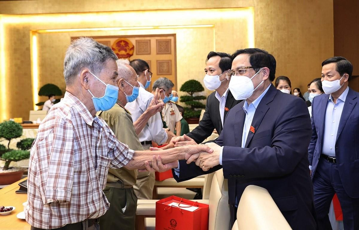 Thủ tướng Phạm Minh Chính gặp mặt, tri ân đại biểu Người có công với cách mạng. (Ảnh: Dương Giang/TTXVN)
