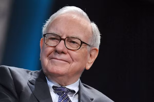 Theo xếp loại của tạp chí Forbes, Warren Buffett là nhà tỷ phú giàu thứ hai thế giới. Song ít ai biết thành công của Warren Buffett bắt nguồn từ đam mê, cay đắng và cả việc trượt ĐH Kinh doanh Harvard năm 19 tuổi. Ông từng nói về thất bại này: “Khi ấy tôi nghĩ đó là một sự kiện kinh khủng nhưng sau này nó lại biến thành chuyện may. Thất bại dạy bạn phải tiếp tục kiên cường bước tiếp". NHỮNG HOTGIRL TỪNG THI ĐỖ THỦ KHOA ĐẠI HỌC Theo xếp loại của tạp chí Forbes, Warren Buffett là nhà tỷ phú giàu thứ hai thế giới. Song ít ai biết thành công của Warren Buffett bắt nguồn từ đam mê, cay đắng và cả việc trượt ĐH Kinh doanh Harvard năm 19 tuổi. Ông từng nói về thất bại này: “Khi ấy tôi nghĩ đó là một sự kiện kinh khủng nhưng sau này nó lại biến thành chuyện may. Thất bại dạy bạn phải tiếp tục kiên cường bước tiếp". NHỮNG HOTGIRL TỪNG THI ĐỖ THỦ KHOA ĐẠI HỌC