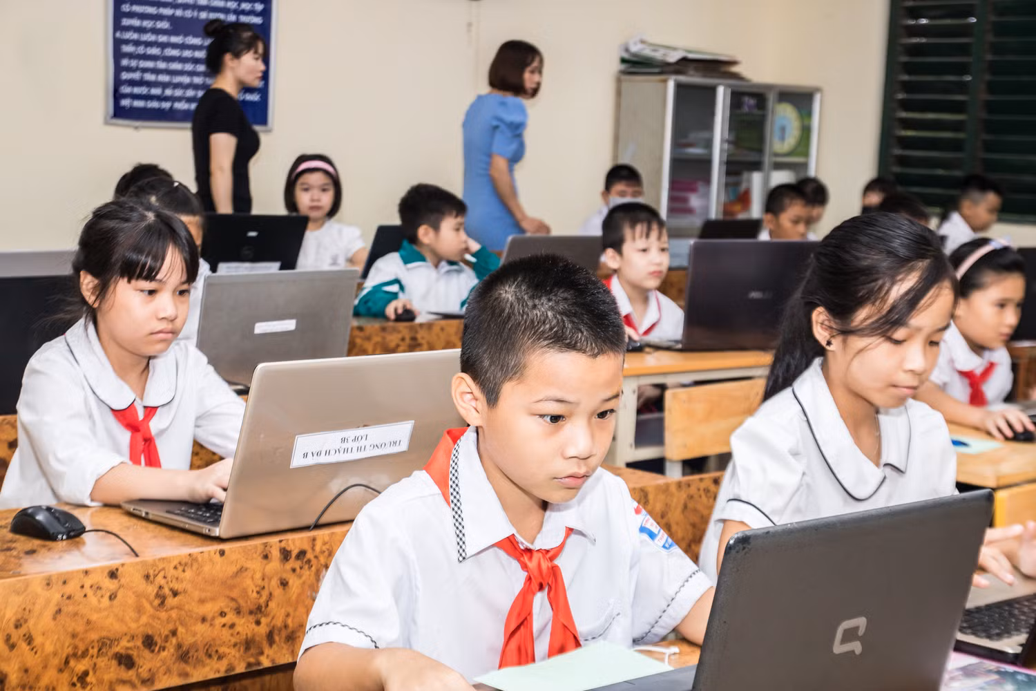 Học sinh thi Đấu trường Toán học VioEdu Học sinh thi Đấu trường Toán học VioEdu