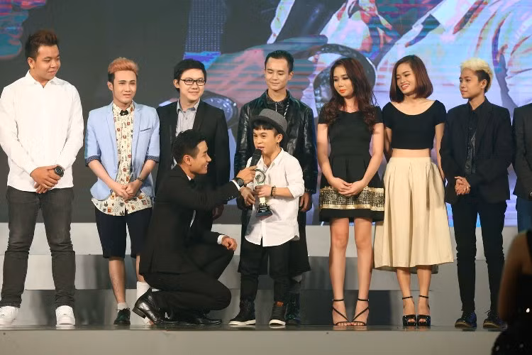 Với đam mê và sự đầu tư nghiêm túc trong từng video hài kịch, nhóm DAMtv đã giành giải thưởng tại Pops Awards.