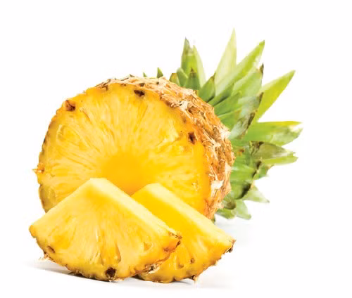 Khi bạn bị ho và cảm lạnh, nhiều người thường tìm cách tăng cường vitamin C cho cơ thể bằng cách uống nước cam. Vậy tại sao bạn lại không cân nhắc đến việc ăn dứa.(Ảnh: IN) Xem thêm: Cảnh báo chị,em nội trợ: độc tố nguy hiểm "ẩn mình" trong thực phẩm / Hoa Ngọc Lan - "Thầy thuốc" chữa bệnh hiệu quả, bạn đã biết?