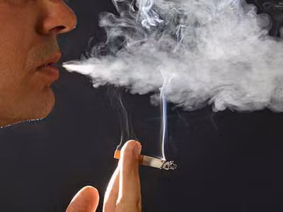 Để có được lá phổi khỏe mạnh bằng cách có một ngôi nhà lành mạnh, bạn nên không cho phép bạn bè hoặc người thân hút thuốc trong không gian sinh hoạt. (Ảnh: HB) Xem thêm: Ăn những thực phẩm này, coi chừng bị "tẩy chay" vì... hôi miệng