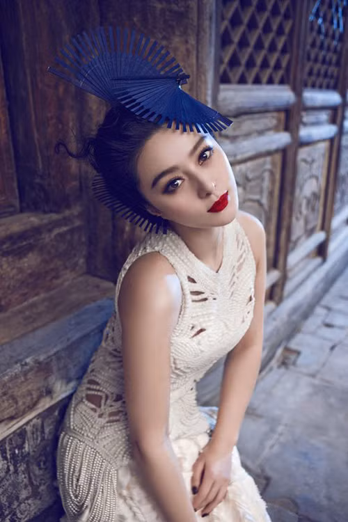 Phạm Băng Băng quá đẹp trên bìa Figaro trong trang phục màu trắng tinh tế