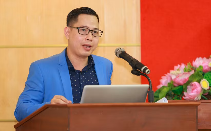 Tiến sĩ Trần Thành Nam thông tin, hiện nay qua khảo sát, có 80% học sinh đạt yêu cầu khi đánh giá toàn diện, 15% cần tham vấn học đường, 5% cần can thiệp sâu. (Ảnh: Thành Long)