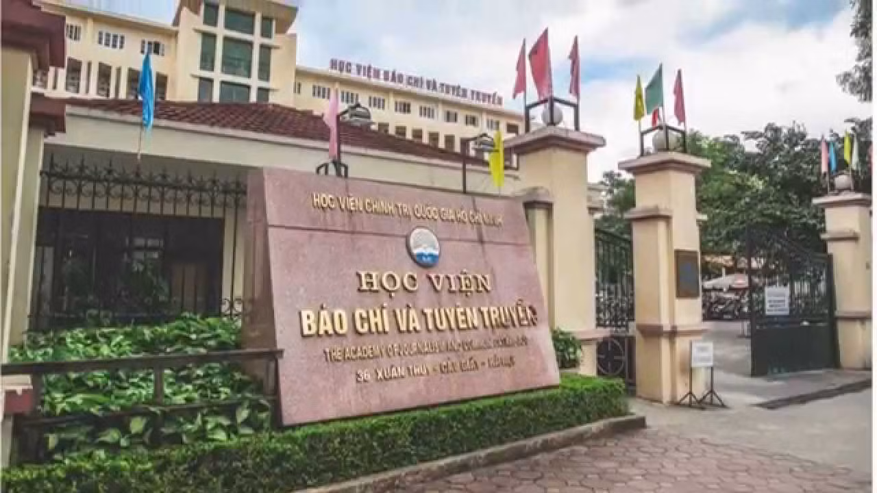 Nhà xuất bản thừa nhận "lỗi kỹ thuật" khi in thiếu mã ngành của Học viện Báo chí ảnh 2 Nhà xuất bản thừa nhận "lỗi kỹ thuật" khi in thiếu mã ngành của Học viện Báo chí ảnh 2
