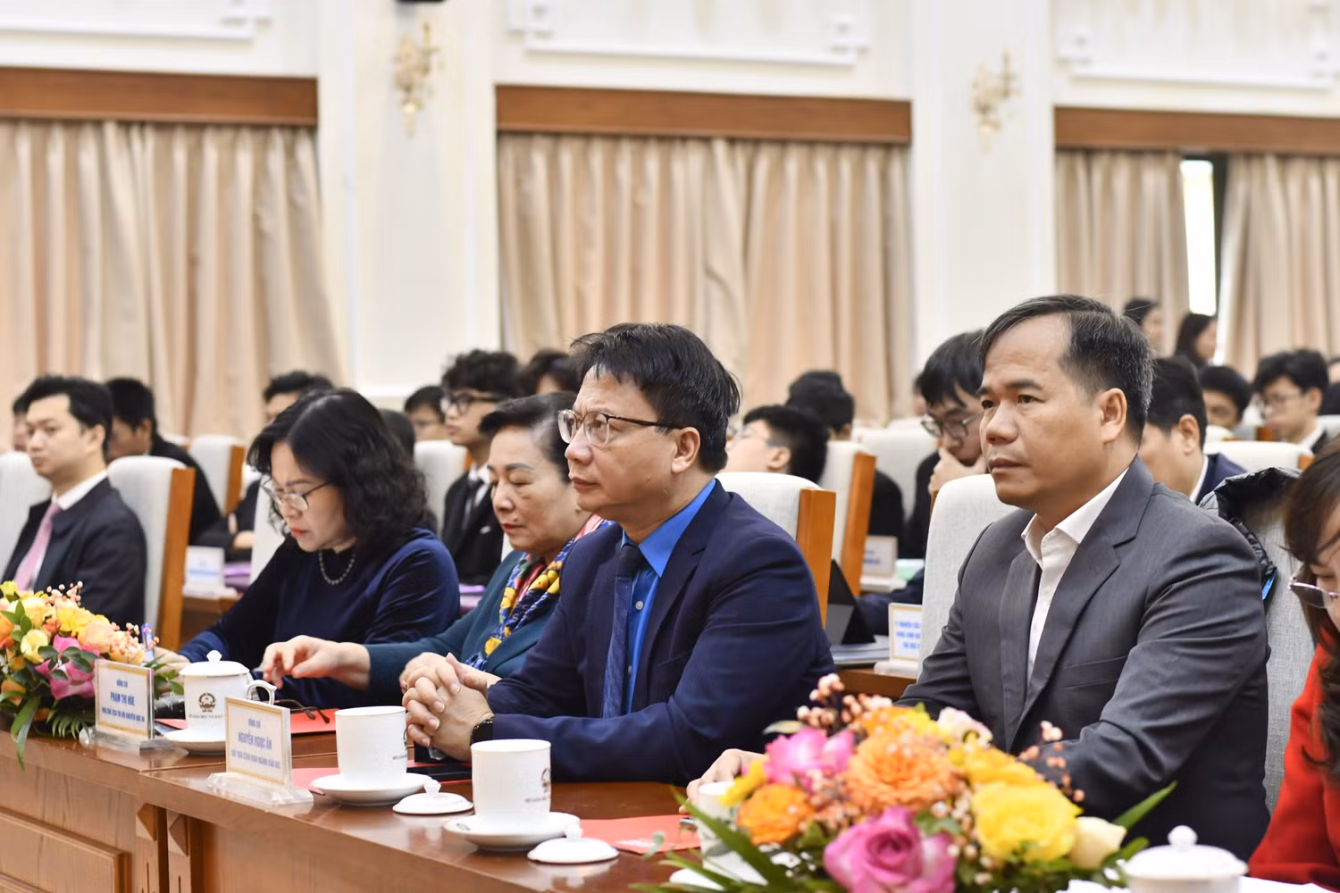 Đại biểu tham dự Chương trình Gặp mặt, tuyên dương học sinh đoạt giải Olympic và Hội thi Khoa học kỹ thuật quốc tế năm 2022. (Ảnh: Mai Huệ).