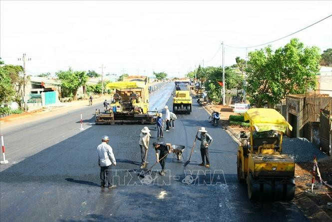 Thủ tướng quyết định điều chỉnh kế hoạch vốn dự án cải tạo, nâng cấp Quốc lộ 1A và đường Hồ Chí Minh đoạn qua Tây Nguyên. Ảnh minh họa: TTXVN Thủ tướng quyết định điều chỉnh kế hoạch vốn dự án cải tạo, nâng cấp Quốc lộ 1A và đường Hồ Chí Minh đoạn qua Tây Nguyên. Ảnh minh họa: TTXVN