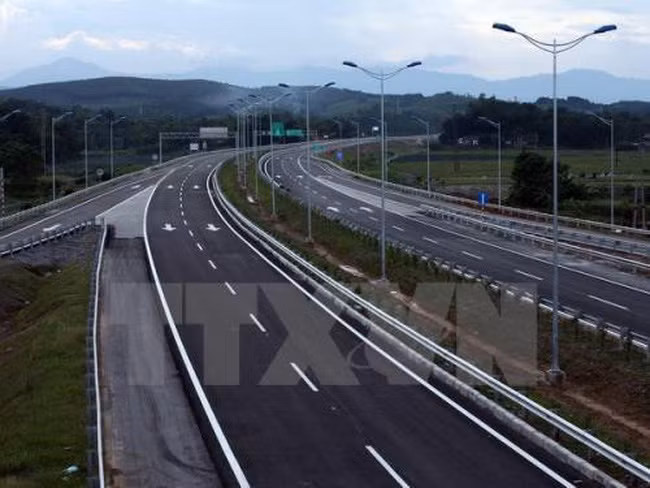 Bộ Giao thông vận tải chủ trì hoàn thiện hồ sơ Tờ trình của Chính phủ về việc điều chỉnh chủ trương đầu tư Dự án xây dựng một số đoạn đường bộ cao tốc trên tuyến Bắc – Nam phía Đông giai đoạn 2017 – 2020. Ảnh minh họa: TTXVN Bộ Giao thông vận tải chủ trì hoàn thiện hồ sơ Tờ trình của Chính phủ về việc điều chỉnh chủ trương đầu tư Dự án xây dựng một số đoạn đường bộ cao tốc trên tuyến Bắc – Nam phía Đông giai đoạn 2017 – 2020. Ảnh minh họa: TTXVN