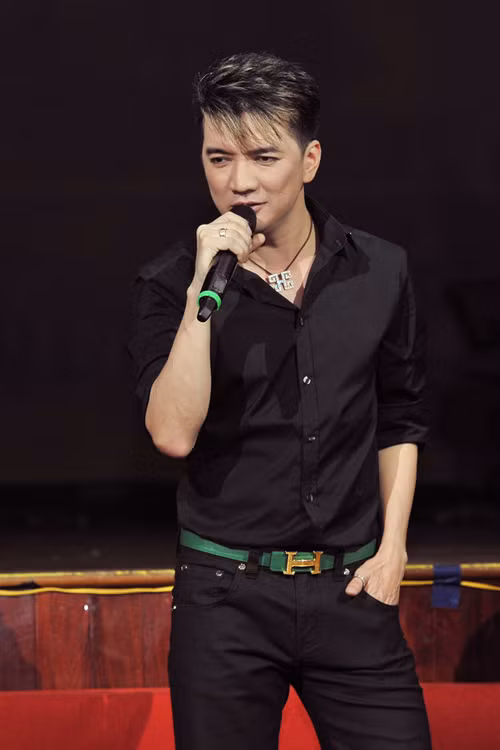 Đàm Vĩnh Hưng - HLV của Giọng hát Việt, và Mỹ Tâm - giám khảo của Vietnam Idol 2012 sẽ cùng nhau xuất hiện trong chương trình “Âm nhạc và bước nhảy” tháng 10. Đàm Vĩnh Hưng dự báo sẽ gây ấn tượng mạnh khi kết hợp với những vũ công nhí của vũ đoàn ABC trong một tiết mục đặc biệt. Ngoài ra, anh cũng sẽ gửi tặng khán giả ca khúc mới của mình đang được yêu thích, đó là bài hát “Góc khuất” của Trương Lê Sơn.