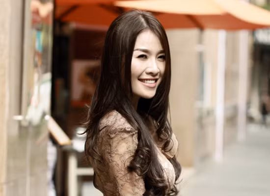 Lý giải về sự xuất hiện “dày đặc” gần đây, Quế Vân cho biết: “Quế Vân đang trở lại. Với sự trở lại showbiz lần này, Quế Vân đã nhận được nhiều sự ủng hộ cũng như động viên của các anh chị, các bạn trong làng giải trí Việt và cũng nhận được nhiều lời mời tham dự các sự kiện có ý nghĩa. Nhân đây, Quế Vân cũng cảm ơn sự quan tâm của báo chí đã góp phần đưa Quế Vân đến gần khán giả hơn!”