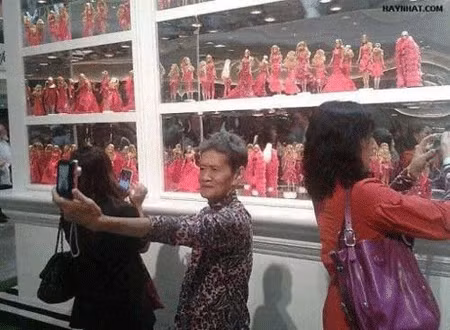 Thêm 1 "tín đồ" của trào lưu chụp ảnh "tự sướng". Thêm 1 "tín đồ" của trào lưu chụp ảnh "tự sướng".