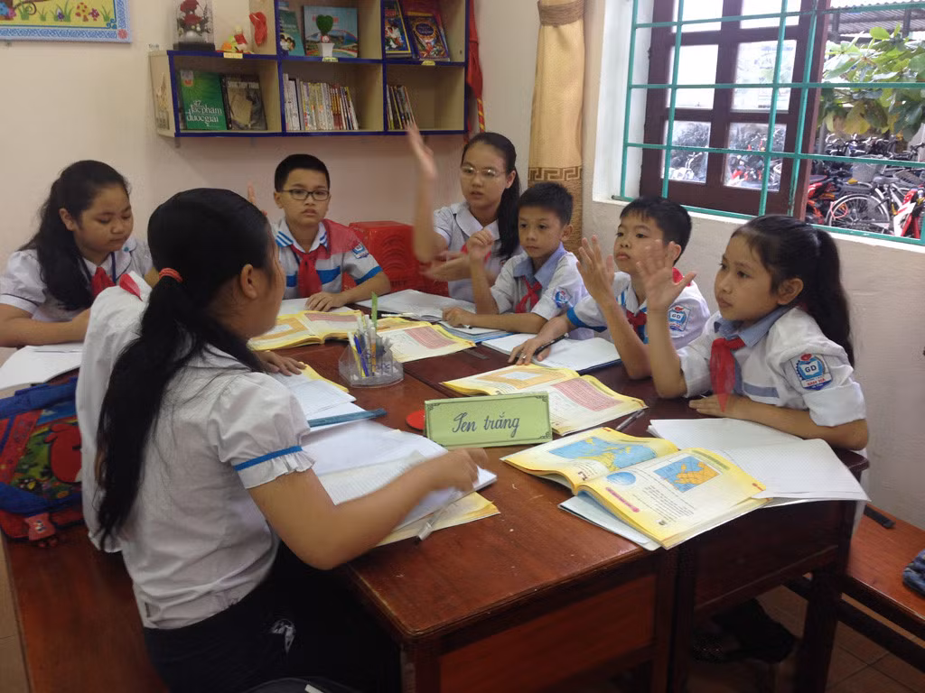 Học sinh học theo VNEN (Ảnh: thanhnien.vn). Học sinh học theo VNEN (Ảnh: thanhnien.vn).