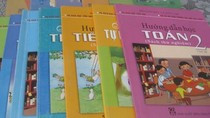Một số quyển sách giáo khoa lớp 2 theo mô hình VNEN (Ảnh nguồn: tuoitre.vn). Một số quyển sách giáo khoa lớp 2 theo mô hình VNEN (Ảnh nguồn: tuoitre.vn).