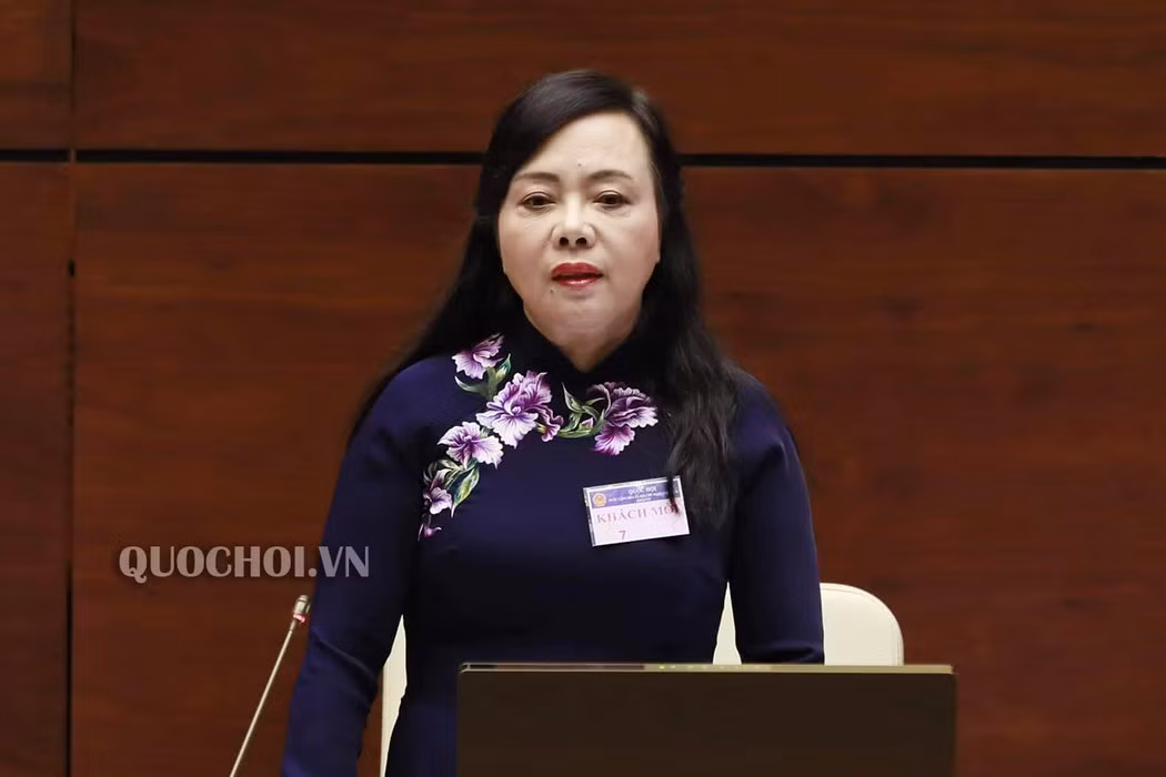 Quốc hội tiến hành các thủ tục miễn nhiệm đối với Bộ trưởng Nguyễn Thị Kim Tiến vào cuối kỳ họp thứ 8 Quốc hội khóa XIV. ảnh: quochoi.vn Quốc hội tiến hành các thủ tục miễn nhiệm đối với Bộ trưởng Nguyễn Thị Kim Tiến vào cuối kỳ họp thứ 8 Quốc hội khóa XIV. ảnh: quochoi.vn