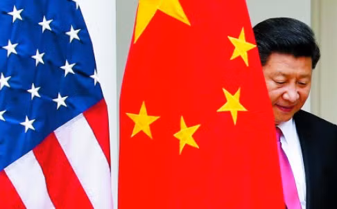 Ông Tập Cận Bình bước ra bục phát biểu trong họp báo chung với Tổng thống Obama, ảnh: AP/SCMP.