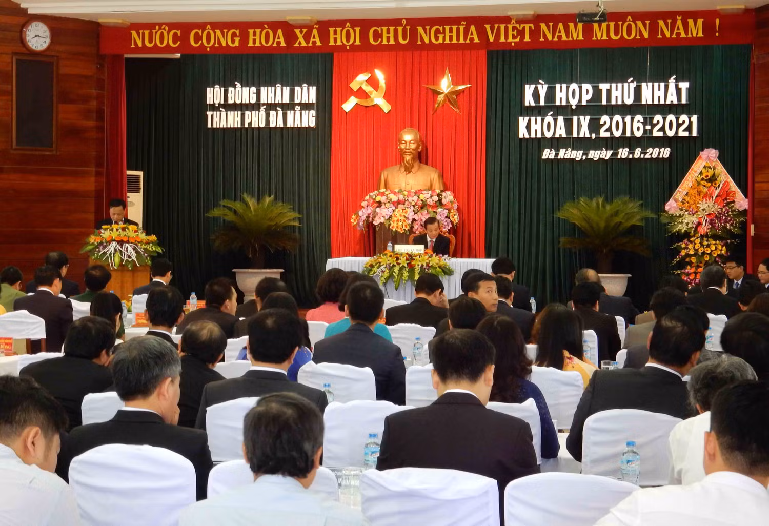 Kỳ họp thứ nhất HĐND TP Đà Nẵng khóa 9, nhiệm kỳ 2016-2021 diễn ra vào sáng ngày 16/6. Ảnh: Hoàng Tuấn Kỳ họp thứ nhất HĐND TP Đà Nẵng khóa 9, nhiệm kỳ 2016-2021 diễn ra vào sáng ngày 16/6. Ảnh: Hoàng Tuấn