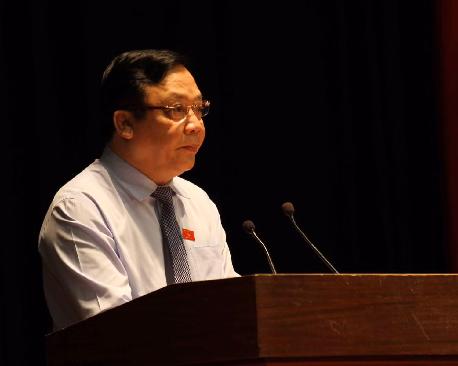 Phó Chủ tịch Quốc hội Huỳnh Ngọc Sơn phát biểu tại buổi tiếp xúc cử tri. Ảnh Thùy Linh Phó Chủ tịch Quốc hội Huỳnh Ngọc Sơn phát biểu tại buổi tiếp xúc cử tri. Ảnh Thùy Linh