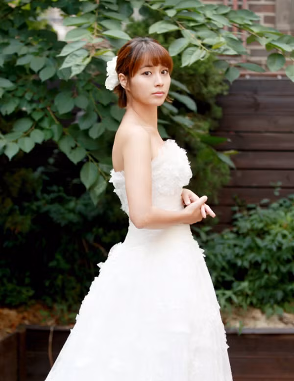 Lee Min Jung trong tạo hình cô dâu của phim "Big".