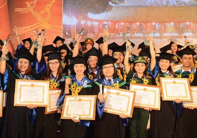 Nữ sinh tốt nghiệp được phong hàm Trung úy từng thi Đại học chỉ đạt 19 điểm ảnh 2