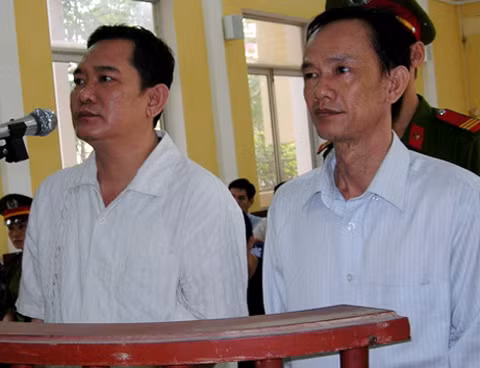 "Quan" danh co tien ty bat khoc khi khai ban xiet no