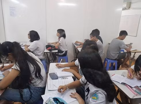 Nhiều nhà trường đang vi phạm việc tổ chức dạy thêm - học thêm (Ảnh minh họa: PL).