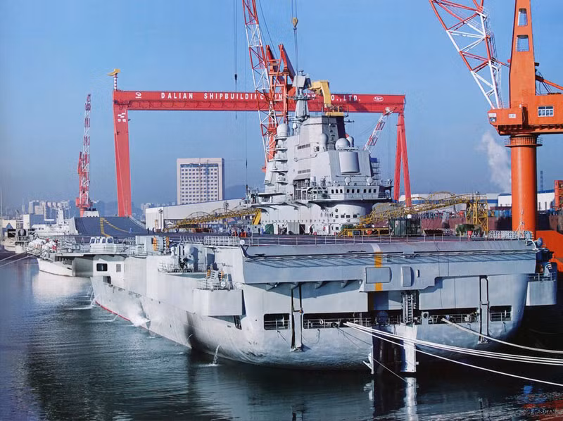 Trung Quốc đang tăng cường cải tạo, thử nghiệm tàu sân bay Varyag (Thi Lang).