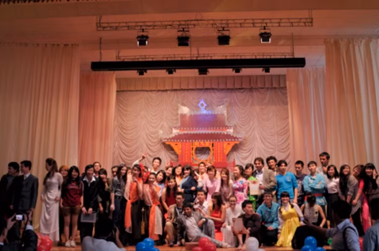 Cùng chụp ảnh lưu niệm