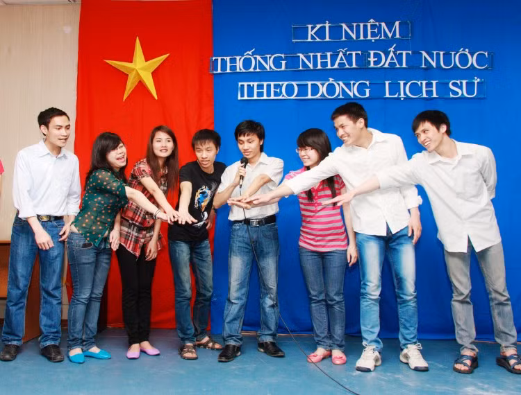 Những gương mặt rạng ngời của đội chơi năm 1 – trường đại học bách khoa Tomsk.