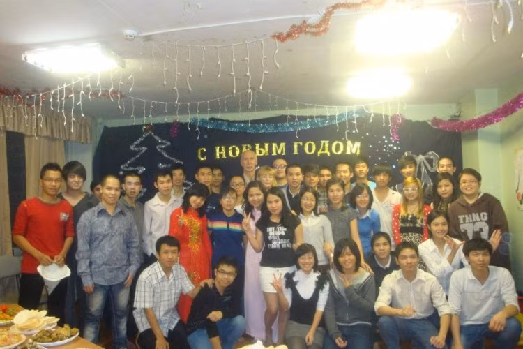 Tổ chức tết 2012 với sự tham dự của đại diện cho sinh viên nước ngoài trường.