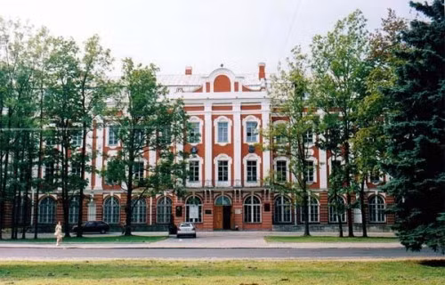 Tòa nhà chính